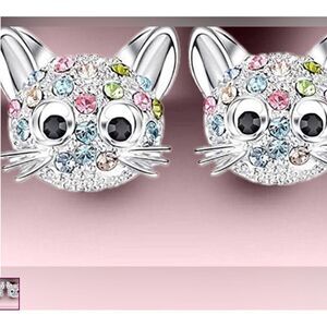 🐱 Betsey Johnson sparkling kitty cat silver stud earrings 🐱